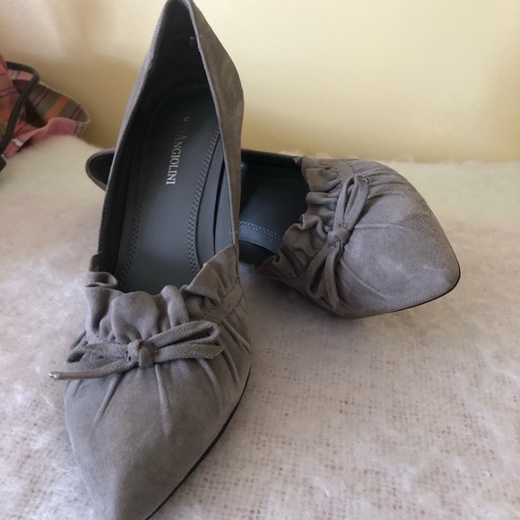 Grey suede pumps - Picture 2 of 10